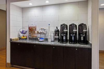 La Quinta Inn Suites Detroit Metro Airport