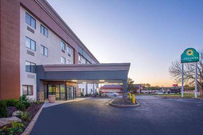 La Quinta Inn St Louis Hazelwood Airport North