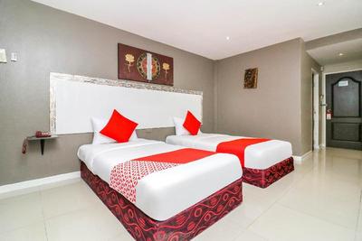 Natural Beach Hotel And Baan Sila