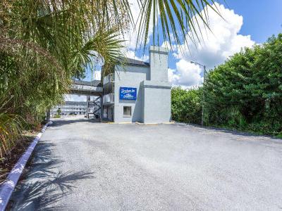 Howard Johnson by Wyndham Orlando Lake Buena V S