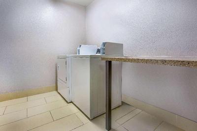 La Quinta Inn Suites By Wyndham Pomona