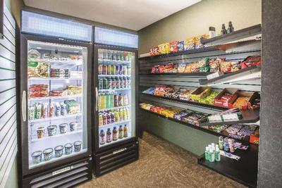 La Quinta Inn Suites By Wyndham Erie