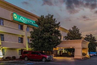 La Quinta Inn Suites By Wyndham N Little Rock Mcca