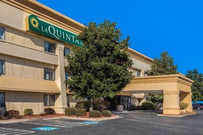 La Quinta Inn Suites By Wyndham N Little Rock Mcca
