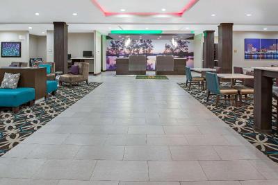La Quinta Inn Suites By Wyndham Lake Charles Westl