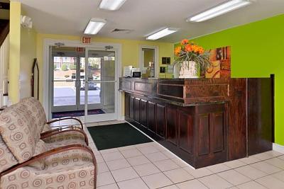 Douglas Inn And Suites