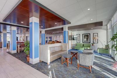 Holiday Inn Express & Suites Auburn Downtown