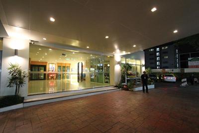The Royal Bee Apart Hotel