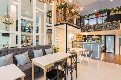White Ivory Bed Breakfast