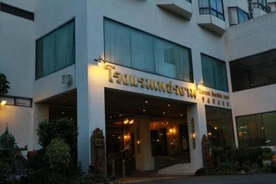 Diamond River Ping Petch Ngam Hotel
