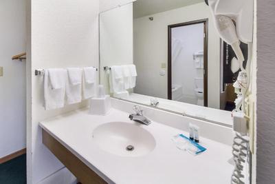 Alliance Hotel & Suites a Howard Johnson Wyndham
