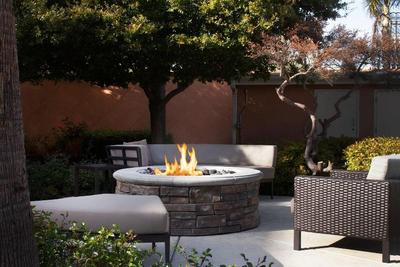 Courtyard By Marriott Oakland Airport