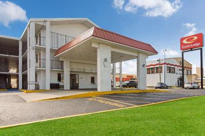 OYO Hotel Mobile, AL I-65 at Airport Blvd