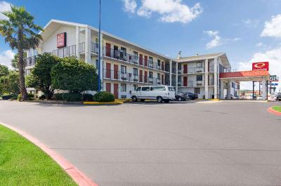 OYO Hotel Mobile, AL I-65 at Airport Blvd