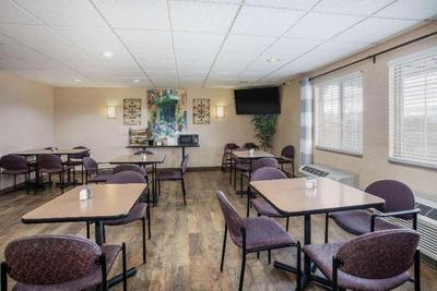 Travelodge by Wyndham Colorado Springs Airport SFB