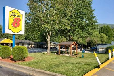 Super 8 By Wyndham Asheville Biltmore
