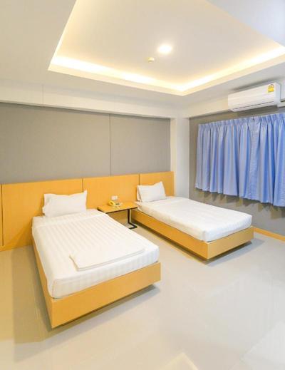Grand Leo Hotel