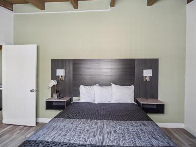 Discovery Inn Monterey