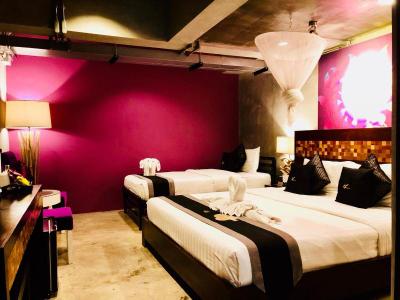 Thapae Loft Hotel