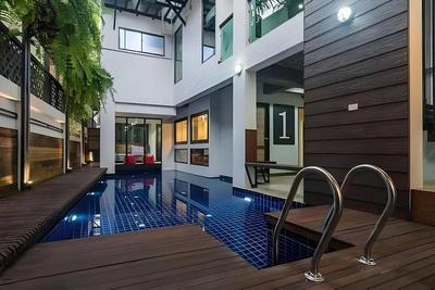 33 Poshtel by ZUZU