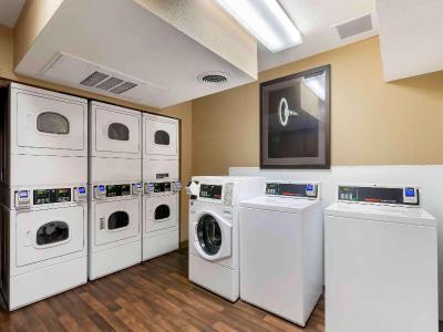 Extended Stay America - Kansas City - Nall Ave