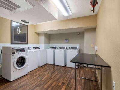 Extended Stay America - Kansas City - Nall Ave