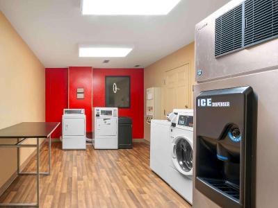 Extended Stay America- Kansas City - Metcalf Ave