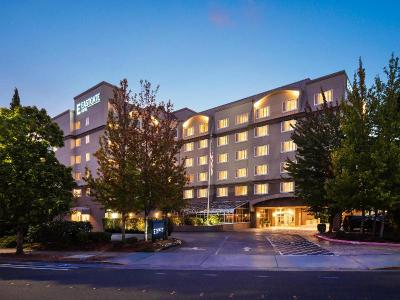 Eastgate Hotel BW Signature Collection