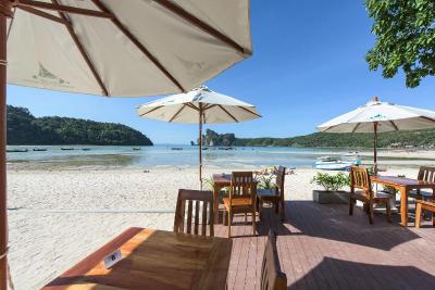 Phi Phi Harbour View Hotel