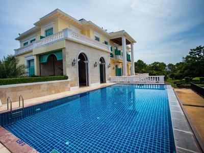Chateau De Khaoyai Hotel Resort