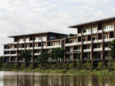 Atta Lakeside Resort Suite