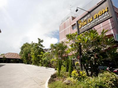 Baan Na Khon Hotel