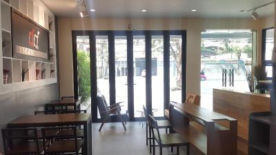 Double D Rooms Cafe