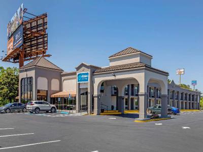 Clarion Pointe McDonough