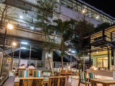Nang Ta Yon Ban Thap Chang Hostel