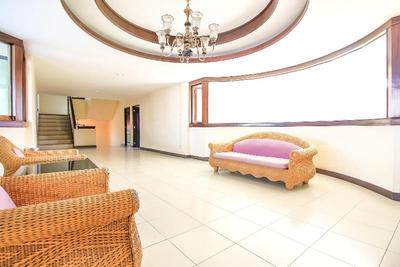 383 White Inn Hotel