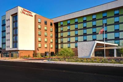 Hampton  & Suites Las Vegas Convention Center