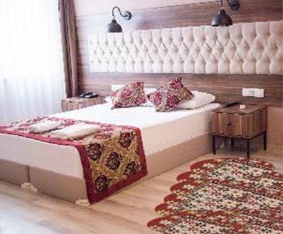 The Reina Hotel