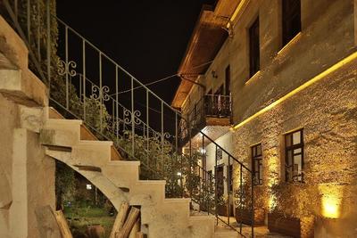 Heaven Cave House