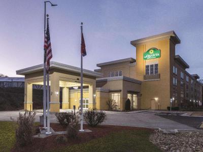 La Quinta Inn & Suites Knoxville Papermill