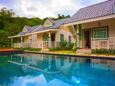 Suksompong Resort