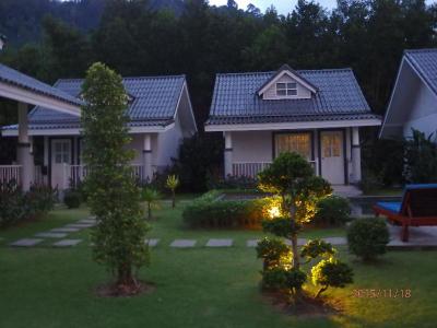 Suksompong Resort