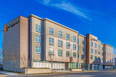 La Quinta & Suites Wyndham Kansas City Beacon