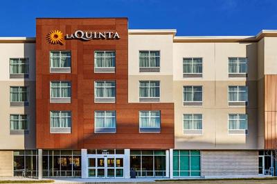 La Quinta & Suites Wyndham Kansas City Beacon