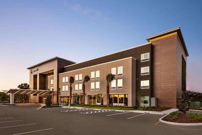 La Quinta Inn & Suites Orlando IDrive Theme Parks
