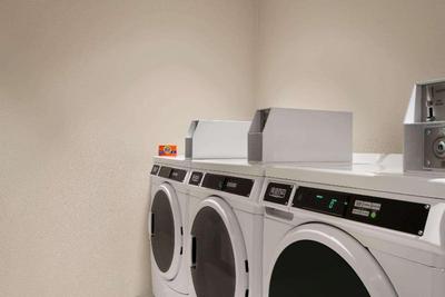 La Quinta Inn & Suites Orlando IDrive Theme Parks