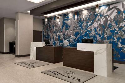 La Quinta Inn & Suites Orlando IDrive Theme Parks