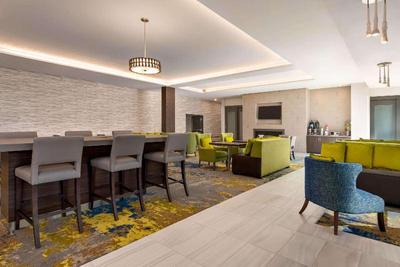 La Quinta Inn & Suites Orlando IDrive Theme Parks
