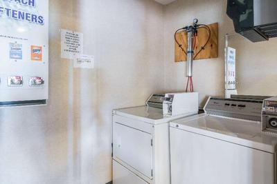 Econo Lodge Inn Suites