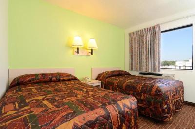 Super 7 Motel